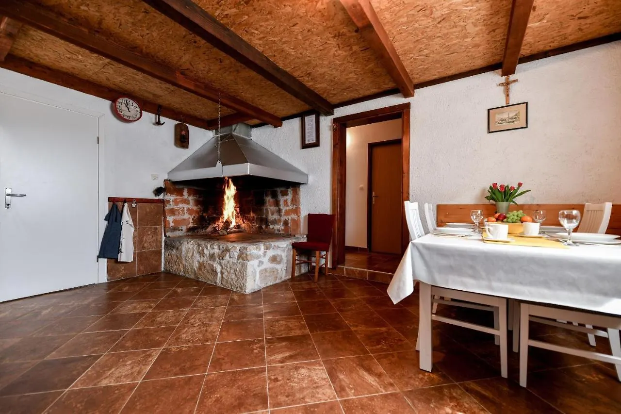 Country House Oasis With Private Tennis Court Sveti Filip i Jakov