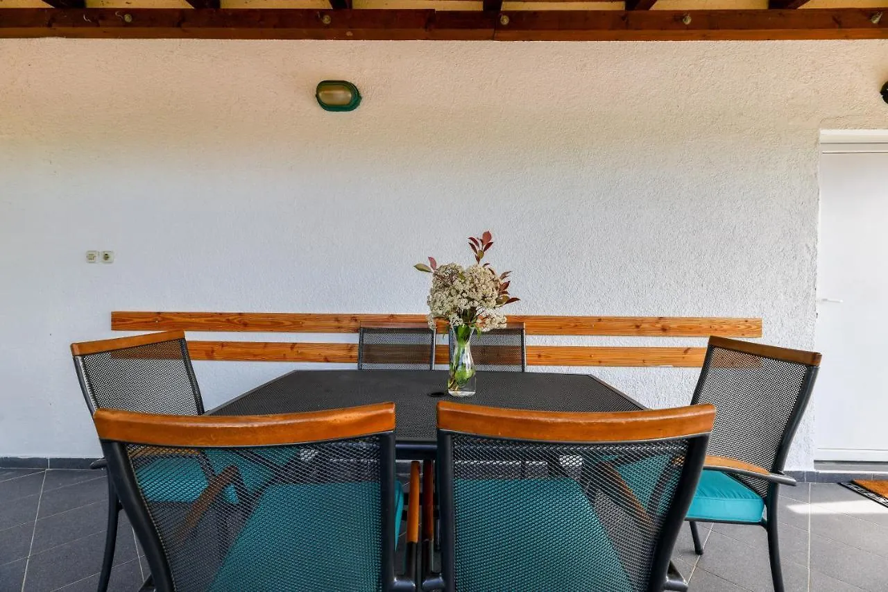 Country House Oasis With Private Tennis Court Sveti Filip i Jakov