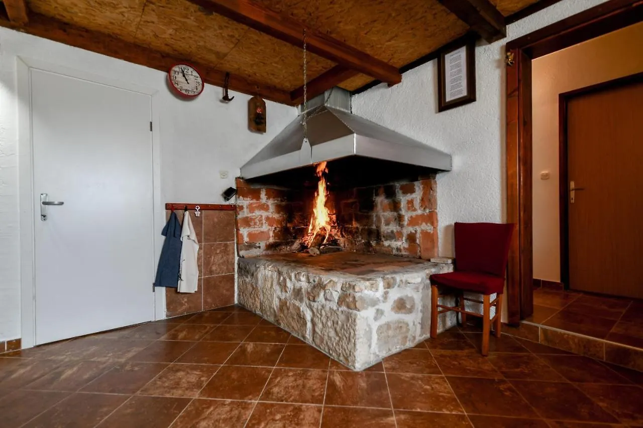 Country House Oasis With Private Tennis Court Sveti Filip i Jakov