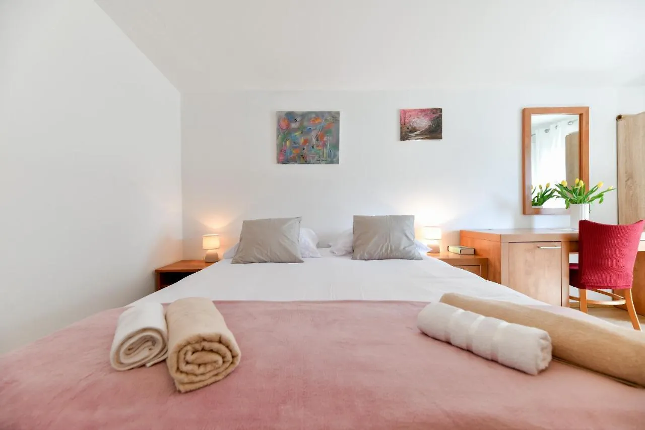 Country House Oasis With Private Tennis Court Sveti Filip i Jakov Holiday home